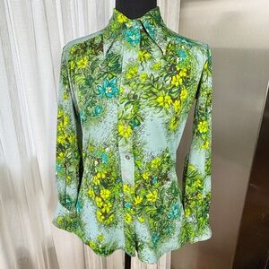 Vintage 1970s top, teal, green, lime, blue floral, dagger lapels, 8/10 (Medium)